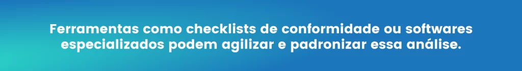 Ferramentas como checklists de conformidade ou softwares especializados podem agilizar e padronizar essa análise.